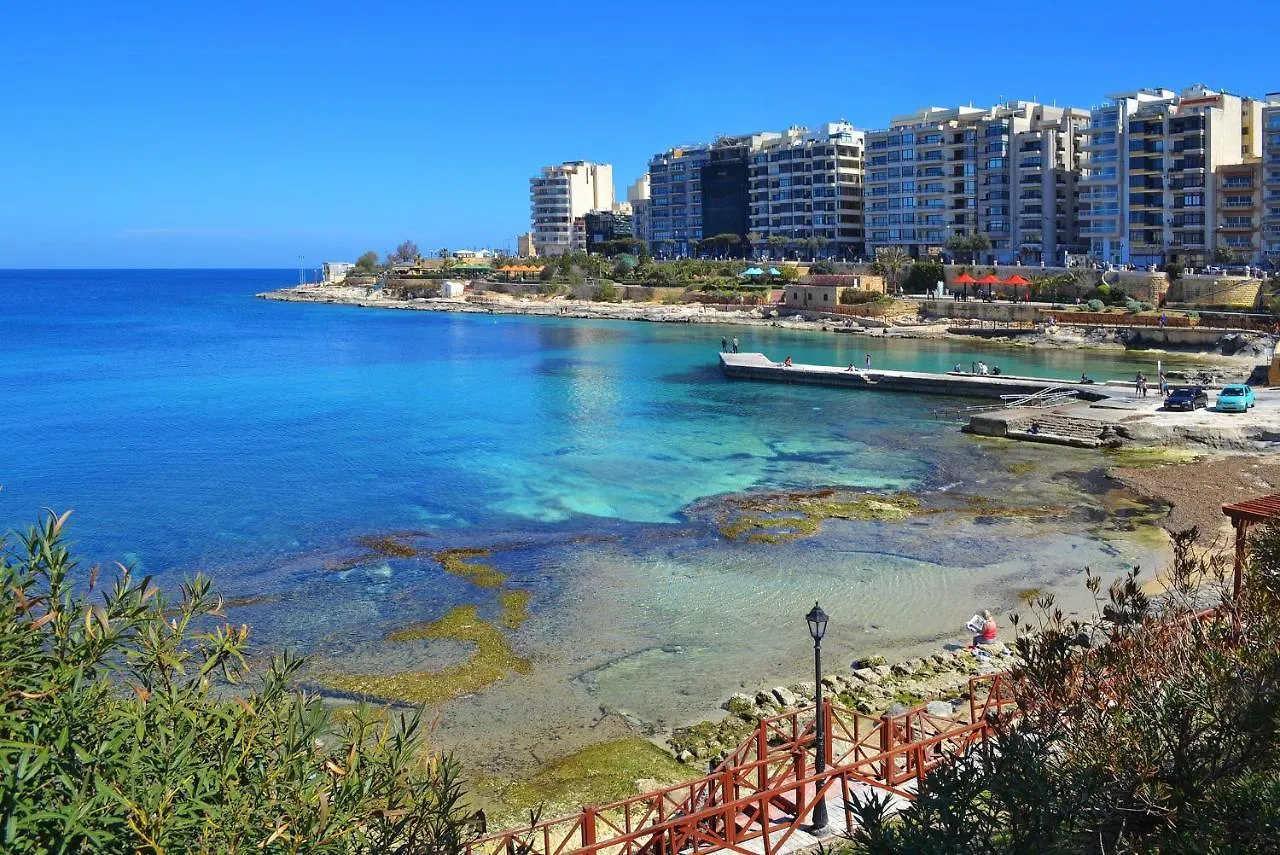 Stylish 2Br Apart, Steps Away From The Beach Sliema Apartment
