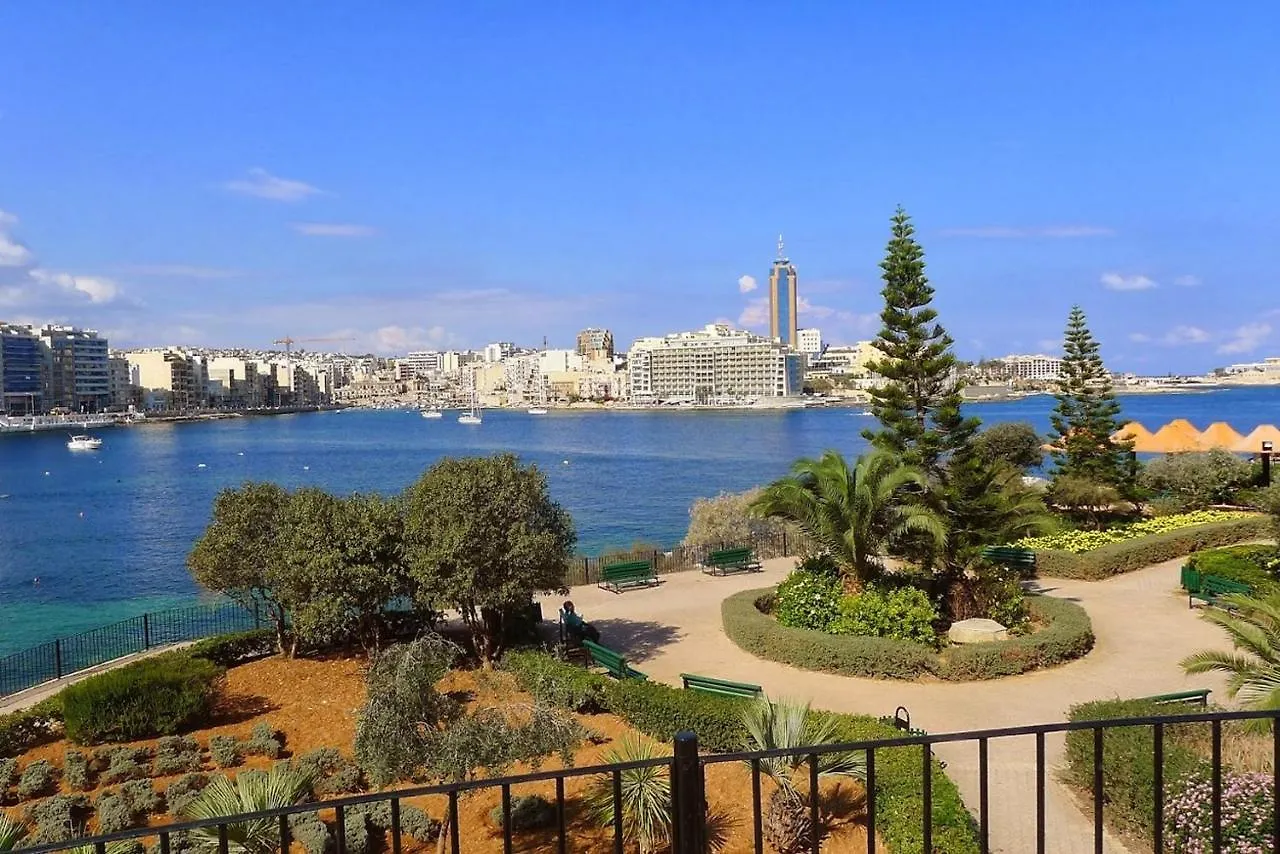 Stylish 2Br Apart, Steps Away From The Beach Sliema